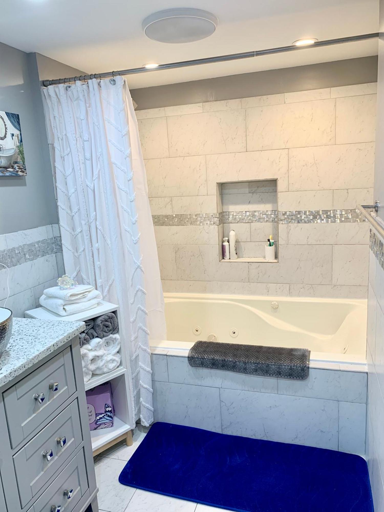 3 Bedroom Cozy Retreat With Large Backyard Nova York